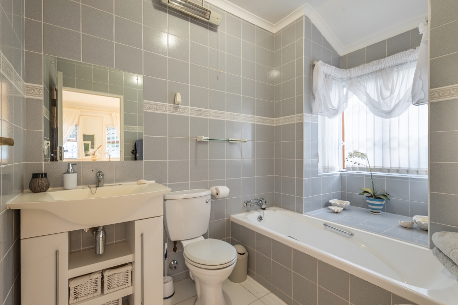 4 Bedroom Property for Sale in Lower Robberg Western Cape